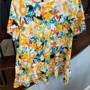 New with tags Large Southern Stitch Vibrant Floral Short Sleeve Women's Top